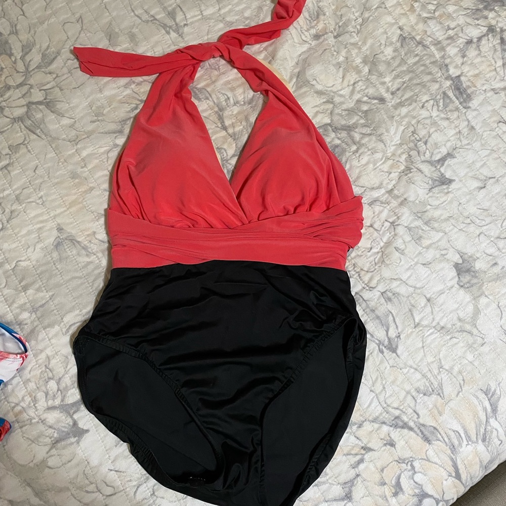 Slimming one piece swimsuit coral pink and black